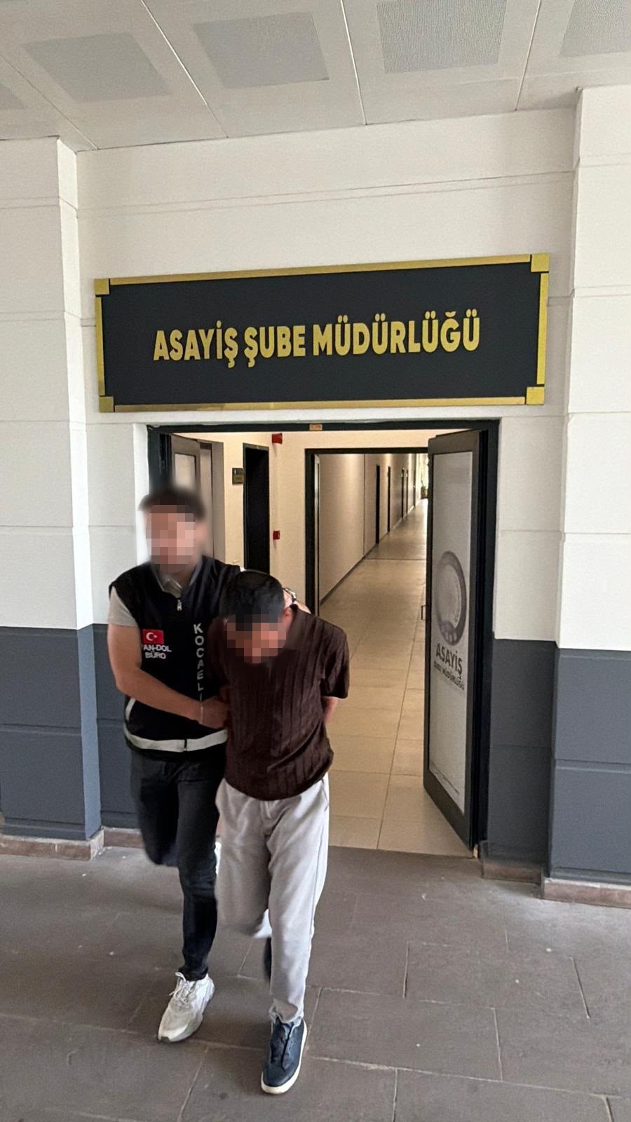  Yarım Kilo Altın ve 170 Bin Lirayı Alıp Kaçıyordu