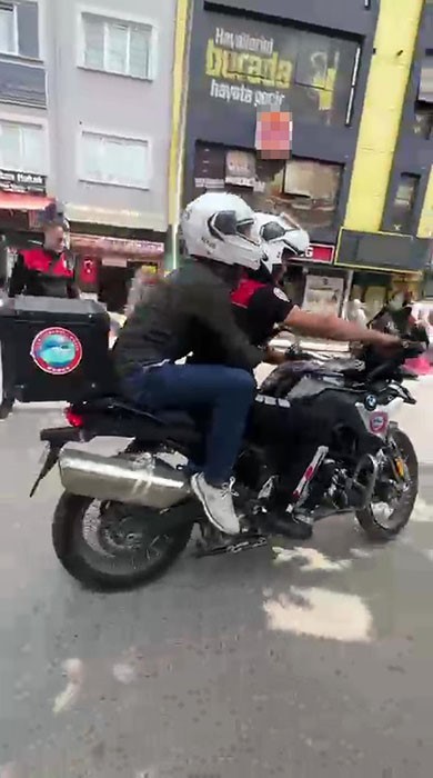Gebze'de Yunus Polisleri Zamanla Yarışıp Adayı Sınava Yetiştirdi