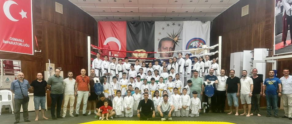 Körfez'de Geleceğin Karatecileri Kuşak Atladı: 45 Sporcu Bir Üst Dereceye Yükseldi