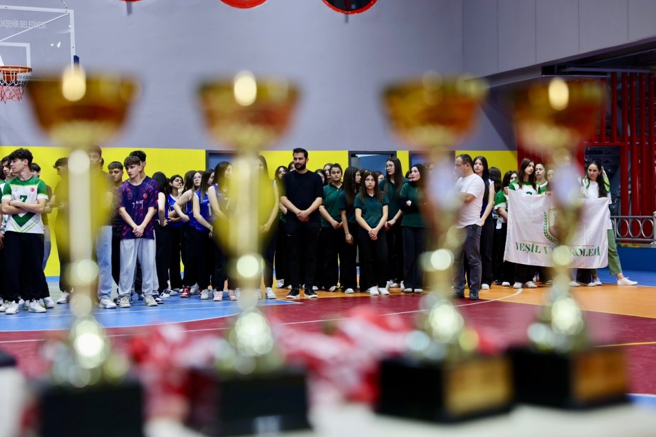 Filelerin Sultanları ve Efeleri Kupalarına Kavuştu: Körfez'de Gençlik Heyecanı Noktalandı