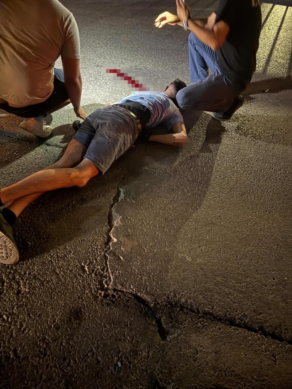 Körfez'de Feci Kaza: Motosiklet Aniden Yola Çıkan Yayaya Çarptı, 2 Ağır Yaralı