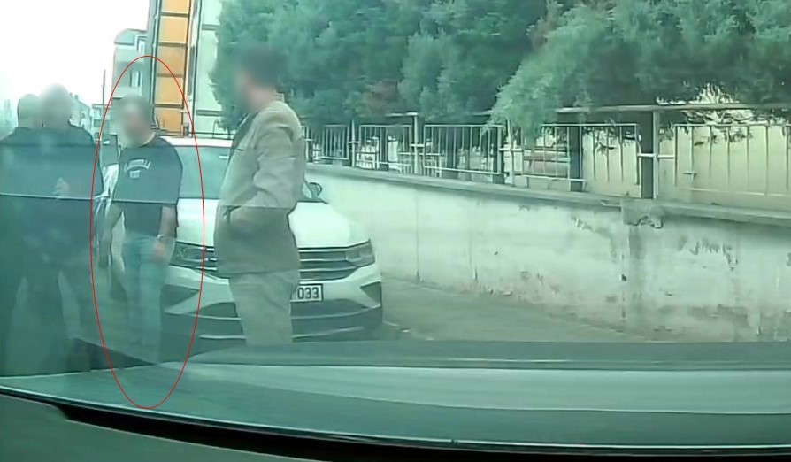 Körfez’deki Okul Önü Taciz Skandalında Yeni Karar: Serbest Bırakılan Şüpheliye Tekrar Ev Hapsi
