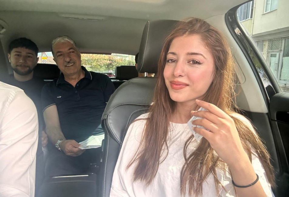 Dilovası’nda Başkanlık Makamı Gençlere Tahsis Edildi: Sınava Geç Kalan Öğrencileri Başkan Yetiştirdi