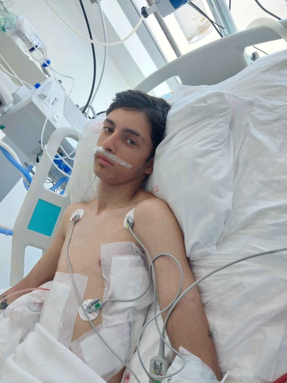 TikTok'ta "Beğeni" Tartışması Kanlı Bitti: 17 Yaşındaki Lise Öğrencisi Yoğun Bakımda