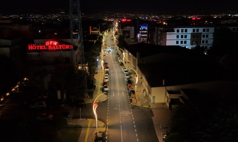Yahyakaptan’ın Yeni Vitrini: Şehit Ergün Köncü Caddesi Işıl Işıl Parlıyor