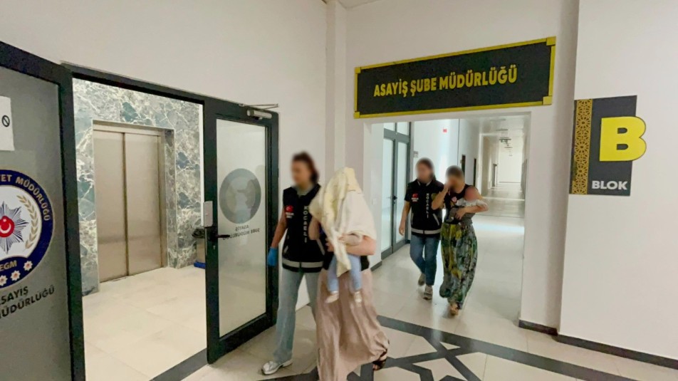 Çayırova'da 1,6 Milyonluk Hırsızlık: Kadın Şüpheliler Adliyeye Bebekleriyle Sevk Edildi