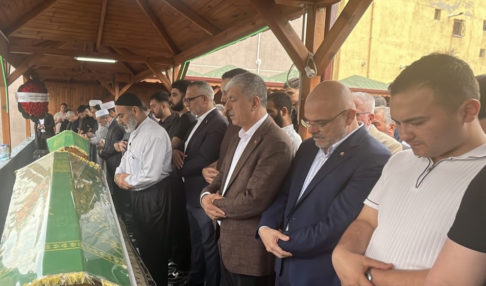 Kocaeli'de Kazada Ölen Baba ve Oğul Son Yolculuğuna Uğurlandı