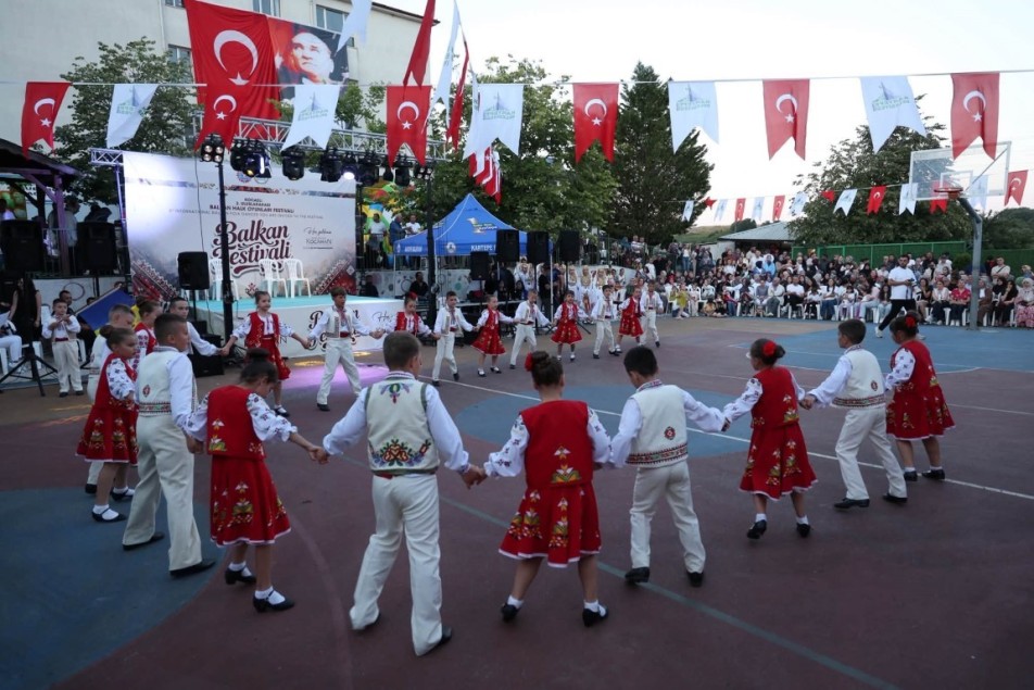Kartepe'de Balkan Rüzgarı: Avluburun'da Festival Coşkusu Üst Seviyedeydi