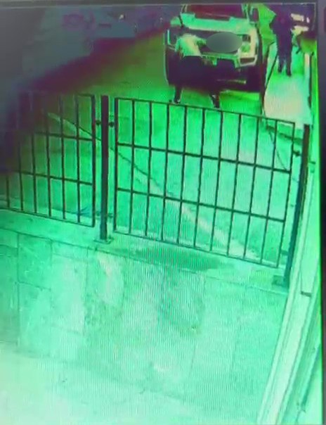 Körfez'de Dehşet Anları: Kasklı Saldırgan Kovaladığı Şahsı Bacağından Vurdu