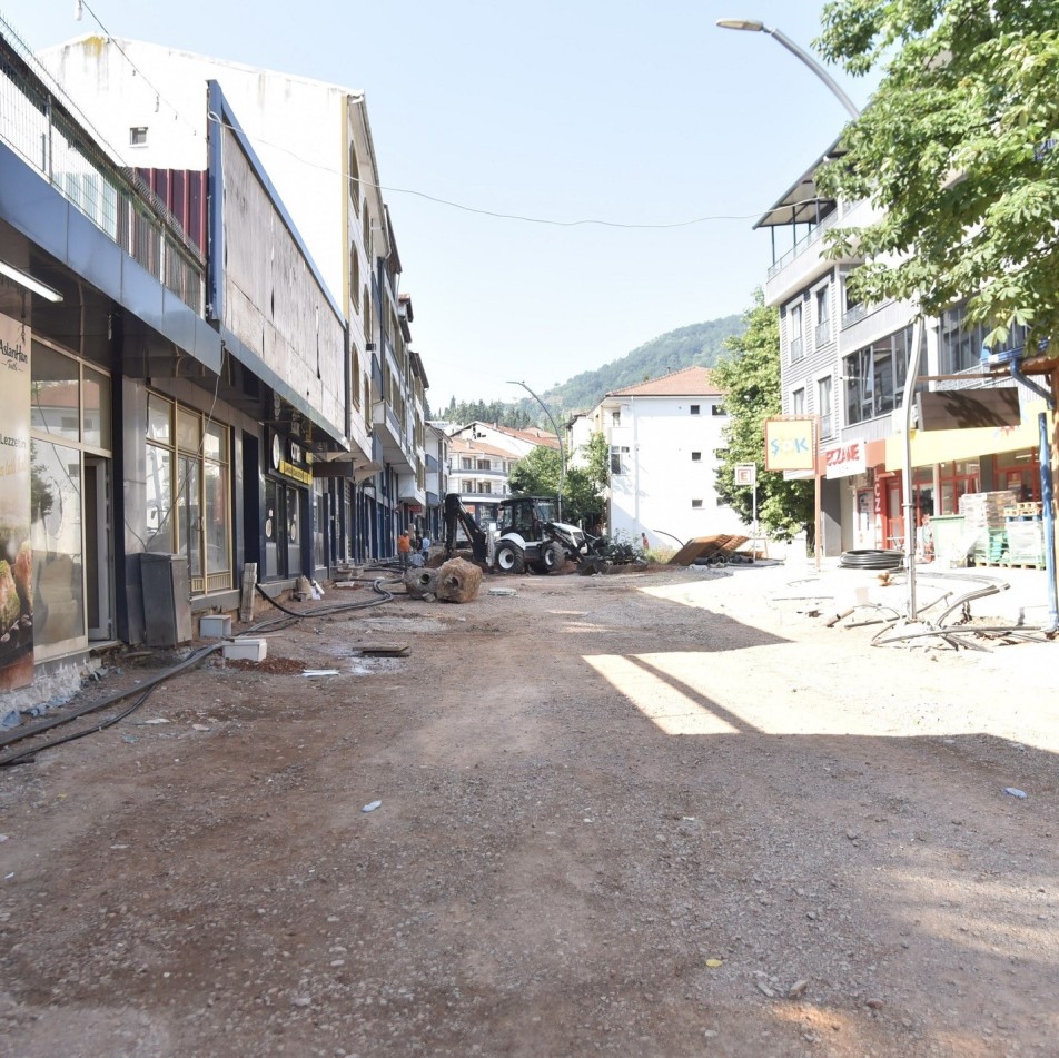 Başiskele Cumhuriyet Caddesi Yeni Yüzüne Kavuşuyor