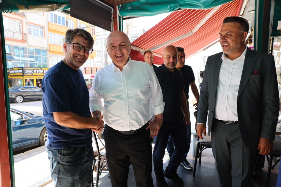 Darıca'da Saha Belediyesi Vurgusu: Başkan Bıyık Esnaf ve Vatandaşları Ziyaret Etti