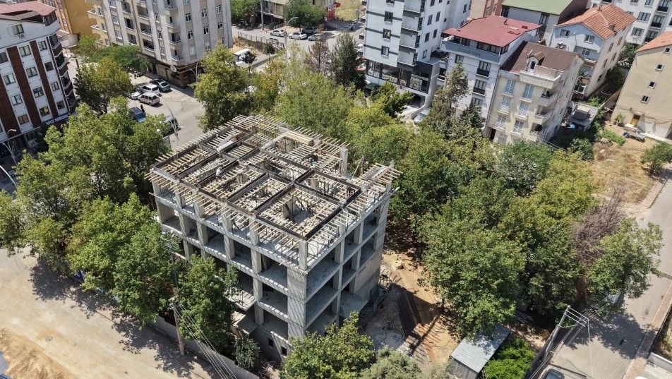 Çayırova'da Aile Sağlığı Merkezi ve Bilgi Evi'nde Kaba İnşaatta Sona Gelindi