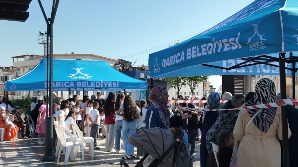 Darıca'da "Bir Durak Bir Mutluluk": Mobil Etkinlik Otobüsü Mahalleleri Şenlendiriyor