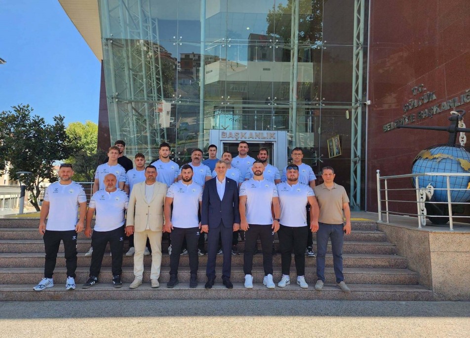 Gölcük'ün Pehlivanları Dualarla Edirne'ye Uğurlandılar