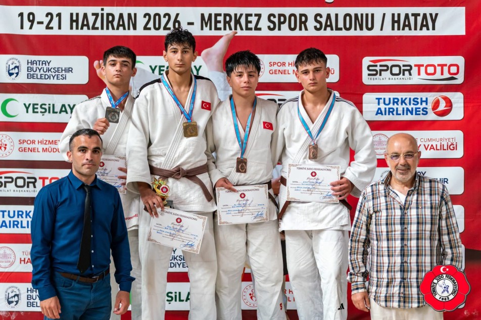 Kocaeli'nin Gururu Kağıtspor: Mavi-Beyazlı Sporcular Kürsüye Ambargo Koydu