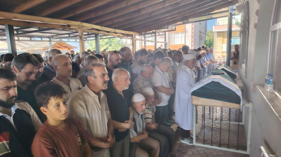 Karamürsel'de İki Acı Birden: Elektrik Akımına Kapılan Baba ve Oğul Son Yolculuğuna Uğurlandı
