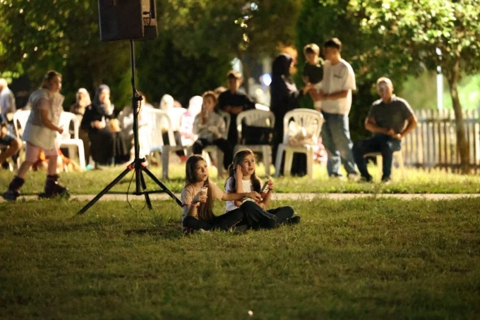 Kartepe'de Açık Havada Sinema Keyfi: Kanal Park'ta "Nefes: Yer Eksi İki" Gösterimi Yapıldı