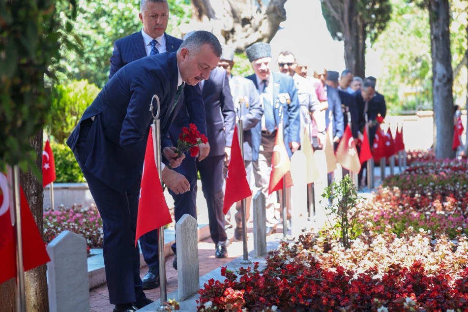 Kocaeli’de 15 Temmuz Demokrasi Kahramanları Kabirleri Başında Yad Edildi