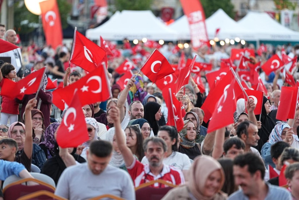 Kocaeli'de 15 Temmuz’un 10. Yılında On Binler Meydana Aktı: "İşte Bu Meydan O Meydan"