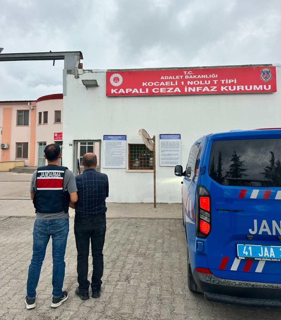 Kocaeli'de JASAT Operasyonu: Aranan 2 Hükümlü Yakalandı