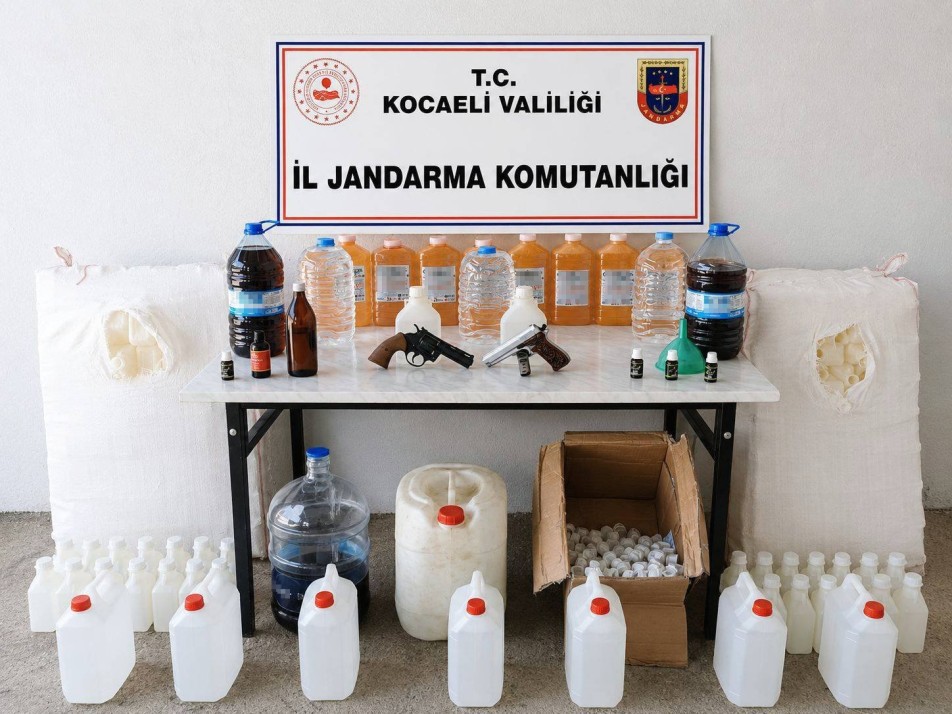 Kocaeli'de Jandarmadan Kaçakçılık Operasyonu: 1 Milyon 350 Bin Liralık Malzeme Yakalandı
