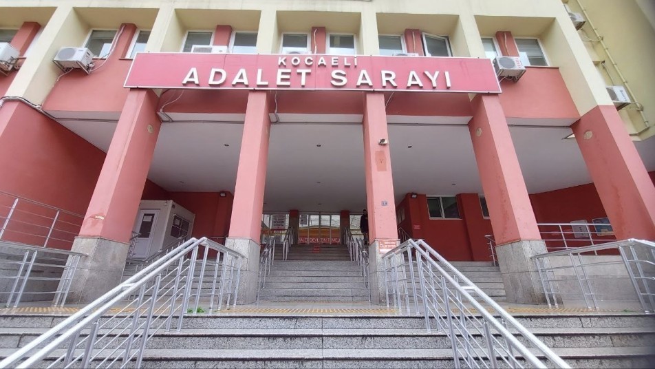 Kocaeli'deki 72 Sanıklı Protesto Davası Ertelendi: Hakim Değişikliği Nedeniyle Duruşma Yapılamadı