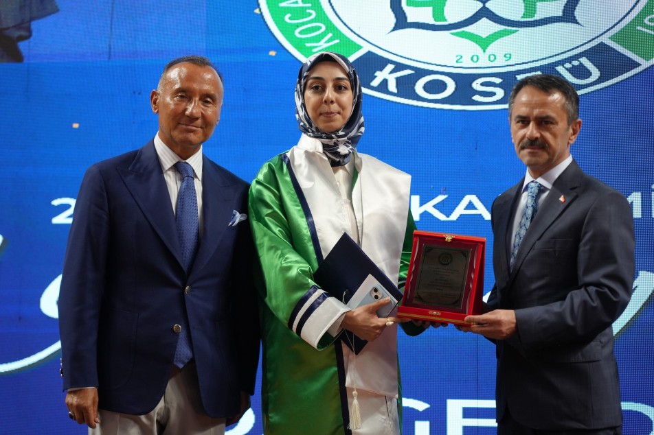 KOSTÜ Psikoloji Bölümü İlk Mezunlarını Verdi: Doktora Yaparken Üniversite Birincisi Oldu