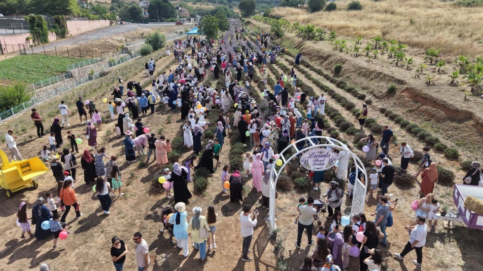 Çayırova'da Görsel Şölen: 2. Lavanta Hasadı Şenliği Renkli Görüntülere Sahne Oldu