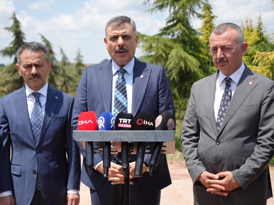 Bakan Çiftçi: "Hedefimiz yıl sonuna kadar tüm sokak hayvanlarını barınaklara almak"