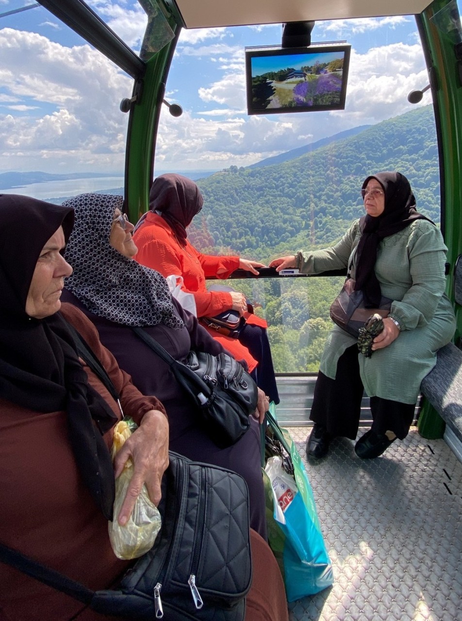 65 Yaş Üstü Bireyler Kartepe Teleferiği ile Kuzuyayla'yı Keşfetti