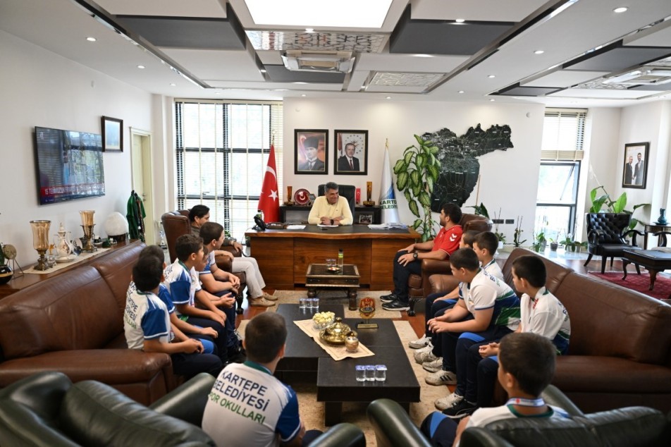 Başkan Kocaman, Türkiye Üçüncüsü Olan Güreşçilerle Bir Araya Geldi