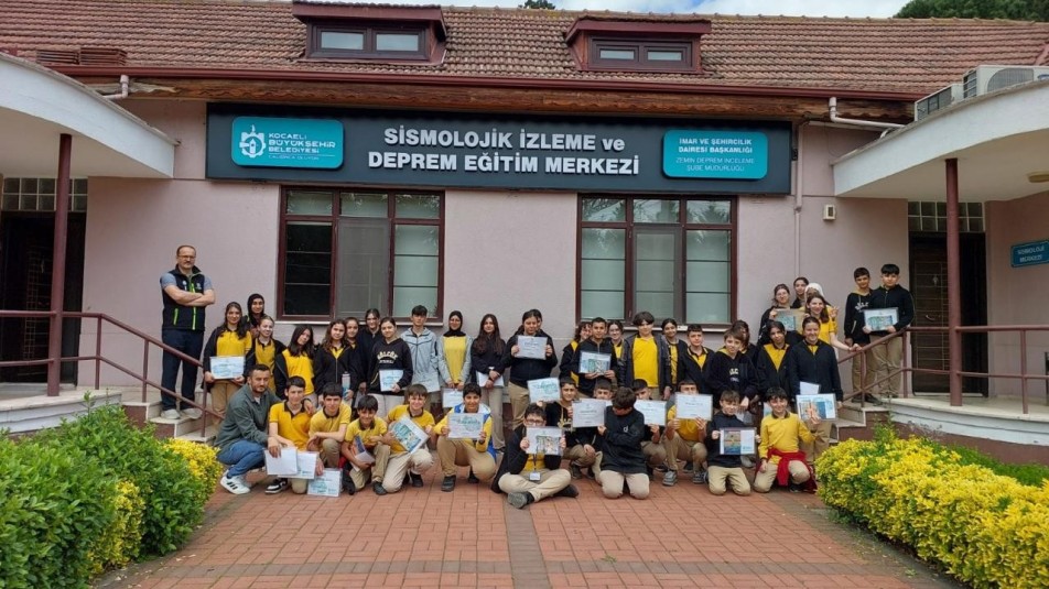 Büyükşehir'in SİDEM'i 129 bin kişiyi afetlere hazırladı