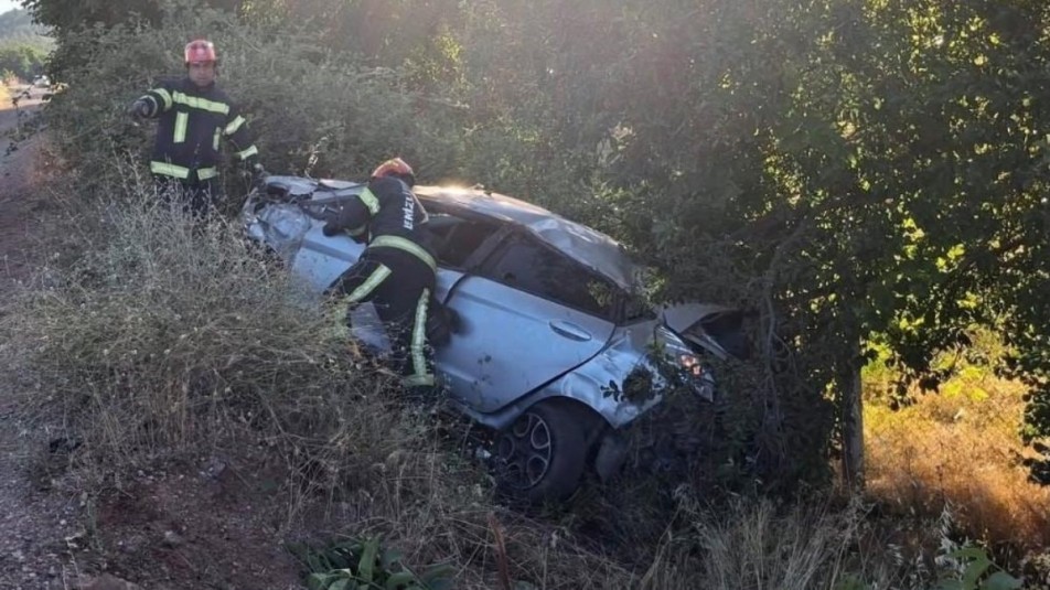 Denizli'de otomobil şarampole devrildi: 23 yaşındaki sürücü yaşamını yitirdi