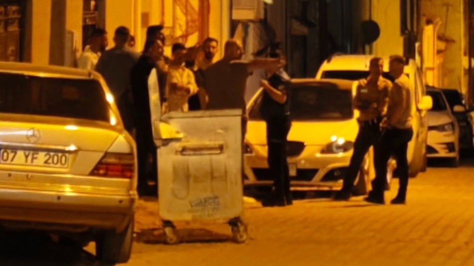 Eskişehir'de komşu aileler arasında kavga: 1'i polis 11 yaralı