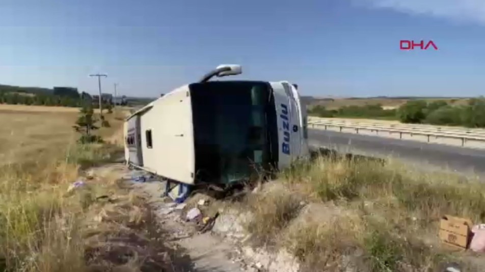 Eskişehir'de yolcu otobüsü devrildi