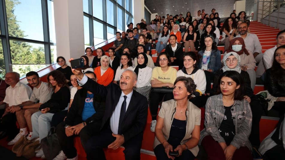 Gebze Belediyesi'nin Üniversite Eğitim Desteği İçin Başvurular Başladı