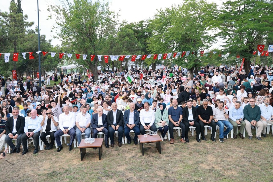 Gebze'de Yaz Okullarına Görkemli Kapanış: 13 Bın 500 Öğrenci Mezun Oldu