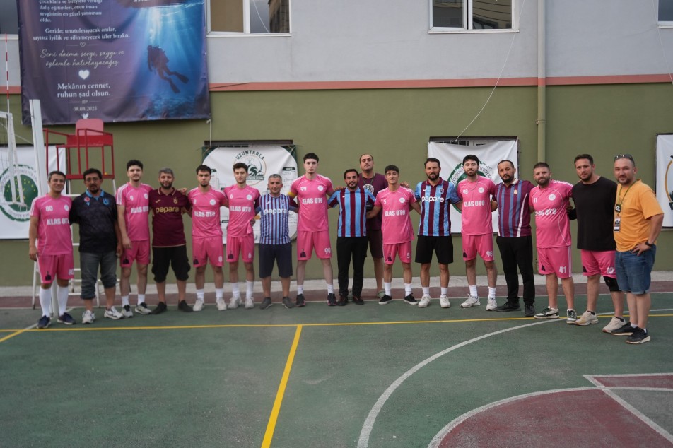 Sapanca'da Yaşamını Yitiren Dalgıç Anısına Anlamlı Voleybol Turnuvası