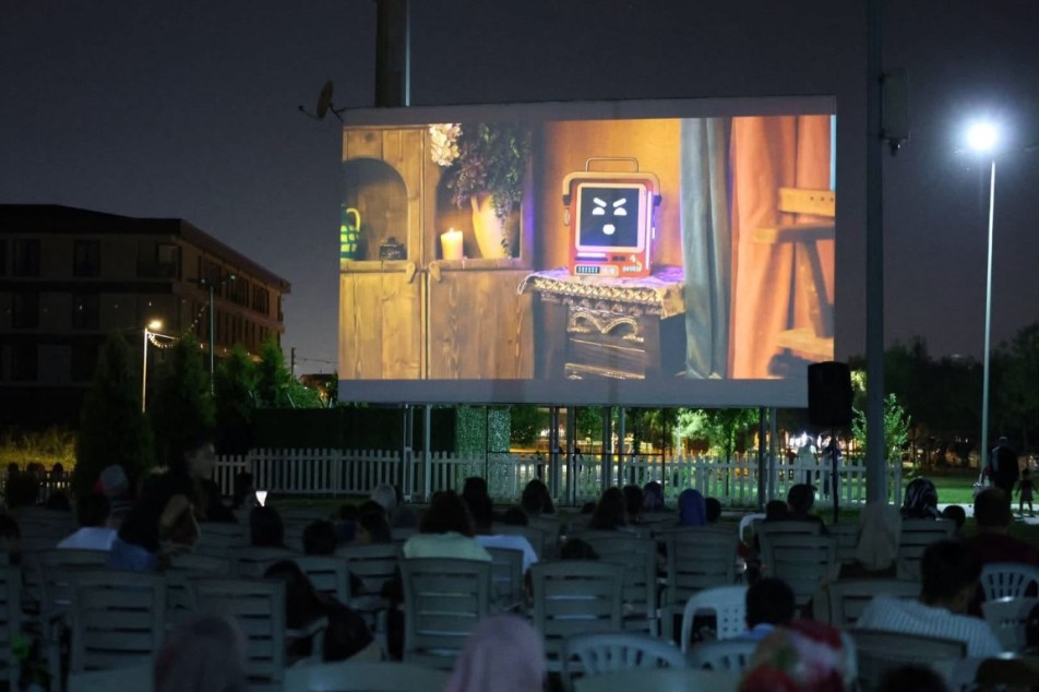 Kartepe'de Açık Havada Sinema Şöleni: "Kardeş Takımı 3" Yıldızlar Altında İzlendi