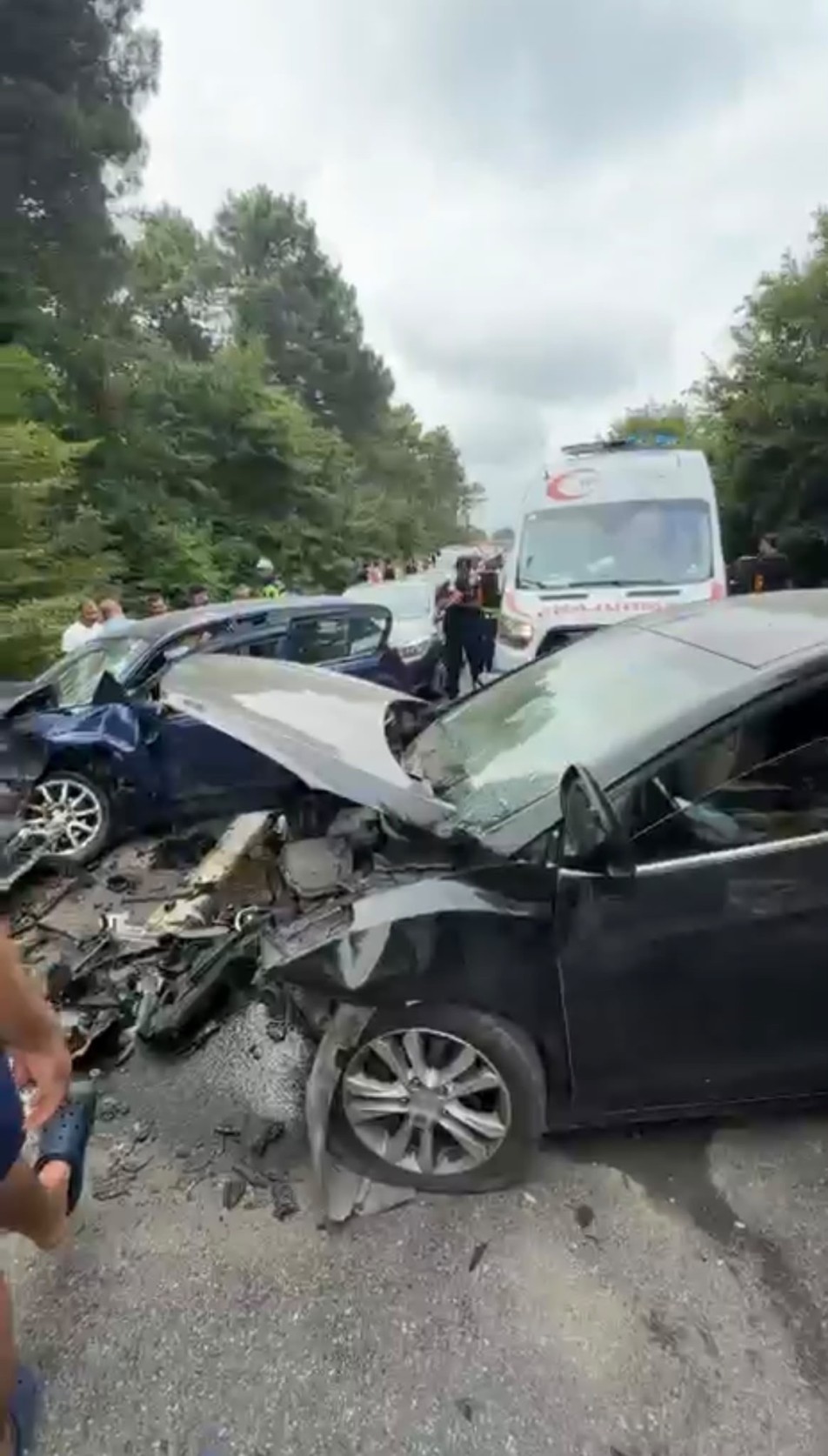 Kandıra'da İki Otomobil Çarpıştı: 6 Kişi Yaralandı