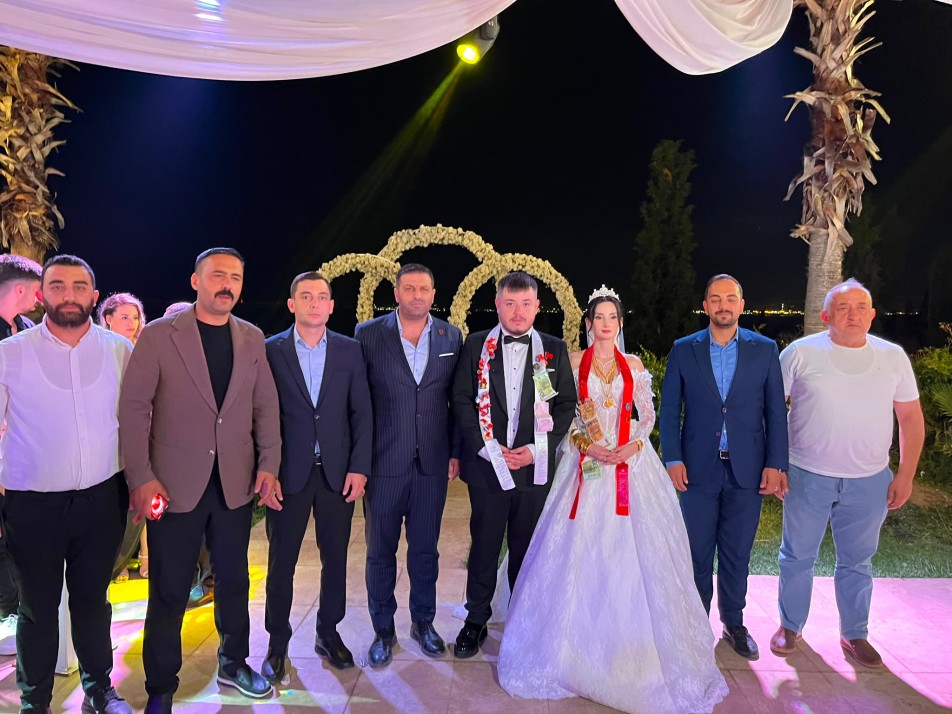 MHP Darıca Teşkilatı İrem ve Yiğithan Çiftinin Düğün Merasimine Katıldı