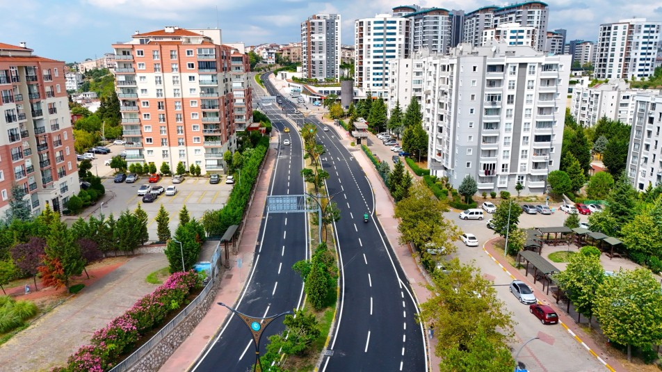 İzmit Santral Rampası Yenilenen Yüzüyle Yeniden İki Yönlü Trafiğe Açıldı