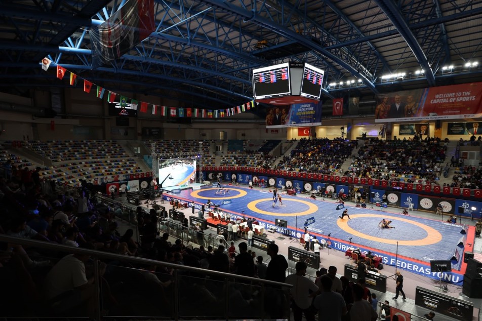 Kocaeli'deki Uluslararası Güreş Turnuvası Genç Sporculara İlham Oluyor