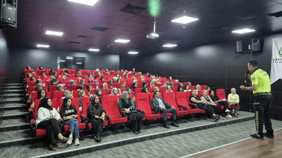 215 Servis rehber personeline trafik güvenliği eğitimi