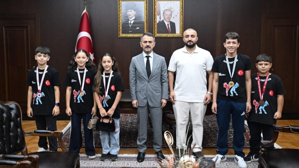 Muay Thai şampiyonlarından Vali Aktaş'a ziyaret