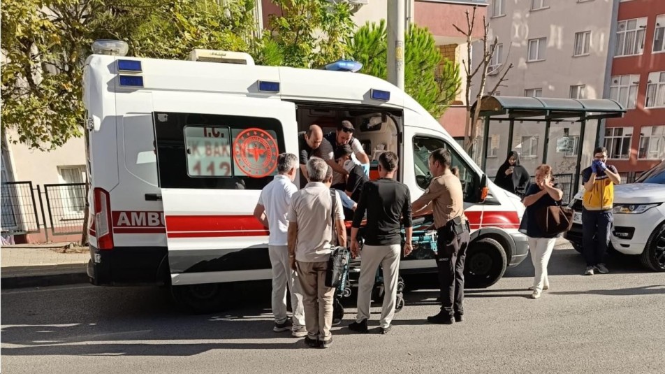 Otomobilin çarptığı scooter kullanan 2 çocuk yaralandı