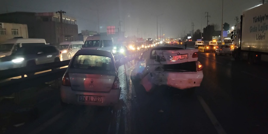 Gebze'de 9 araç kazaya karıştı, ortalık savaş alanına döndü