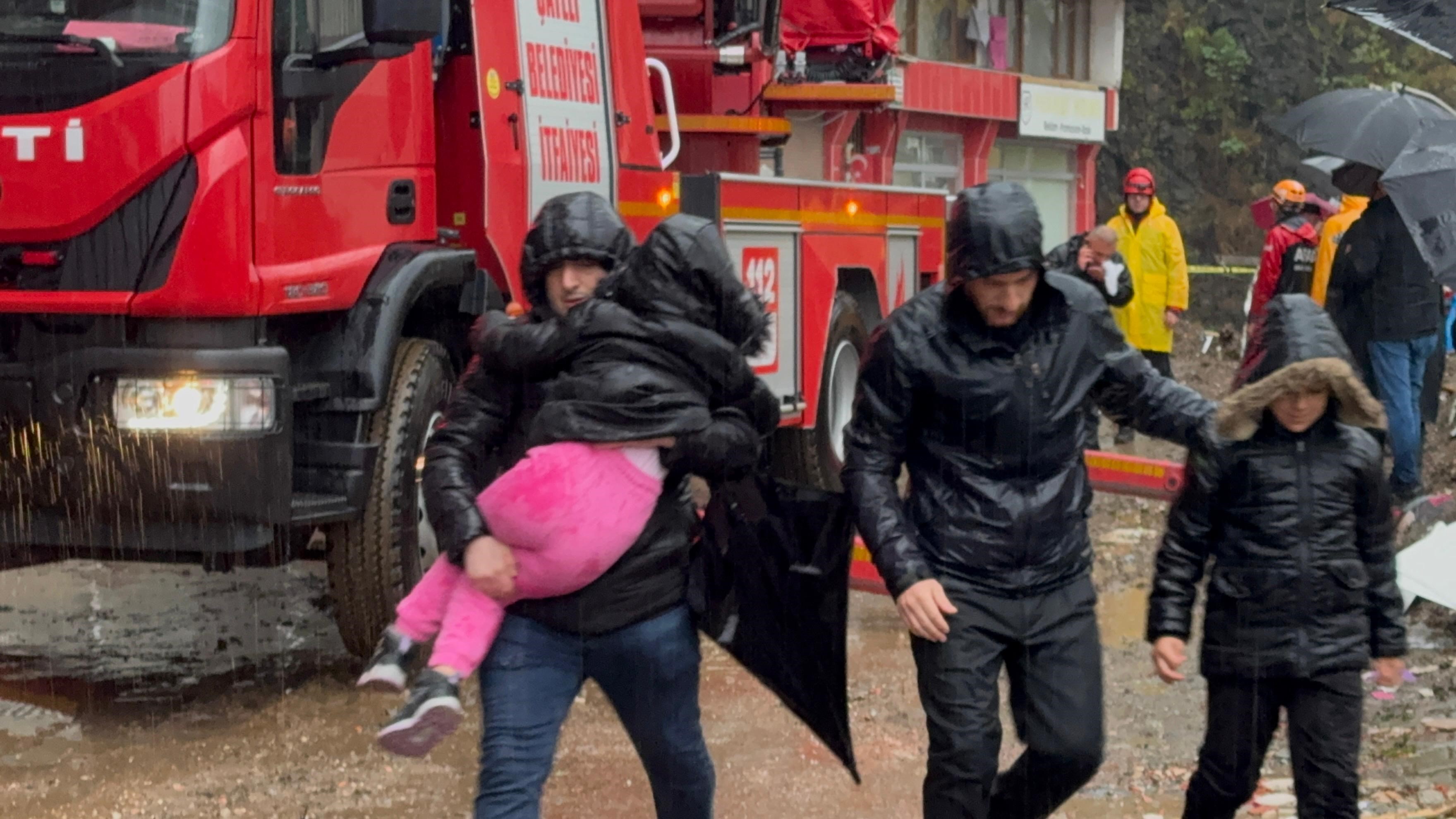 Rize’nin Çayeli ilçesinde heyelan: 1 ölü, 4 yaralı