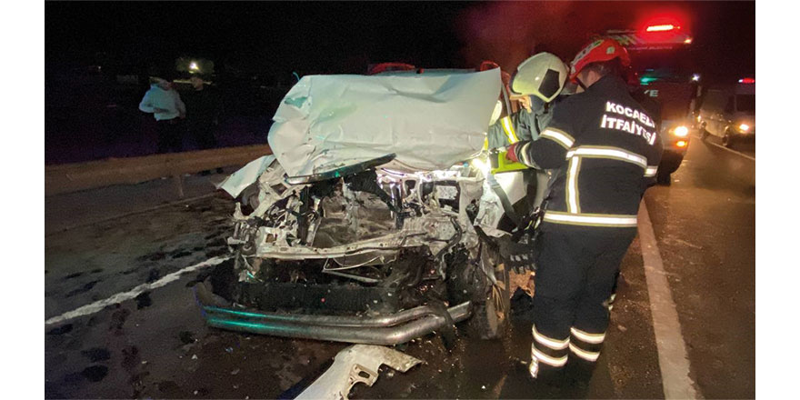 Trafik ışıklarında feci kaza: Otostopla bindiği pikap kamyona çarptı