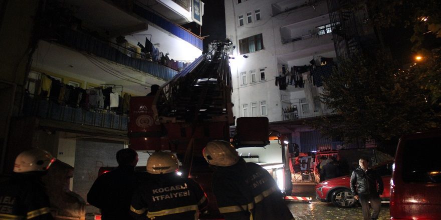 İzmit'te Baca yangını vatandaşları sokağa döktü